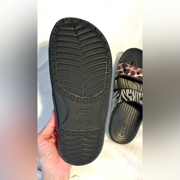 *EUC* CROCS Slide Sandals - Women's Size 7 - Zebra/Leopard Print - Comfort - Picture 6 of 8
